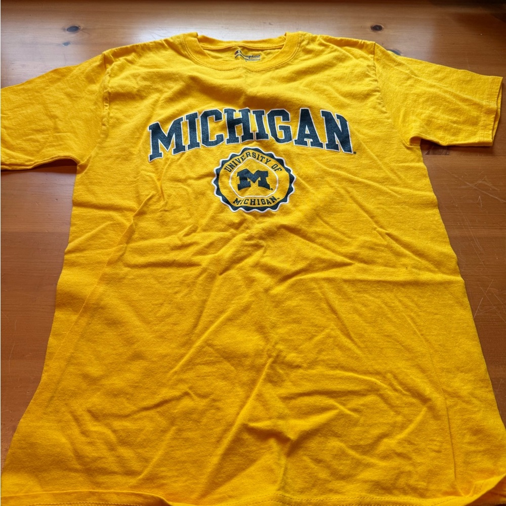 Like New Champion Women's University of Michigan maize T-Shirt Size Small